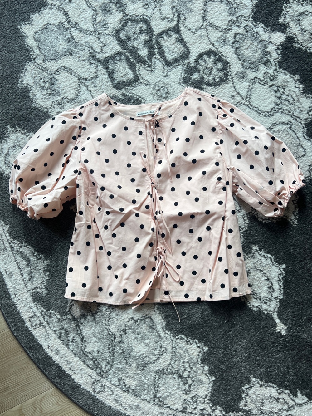 Abercrombie & Fitch Blush Pink Polka Dot Tie-Front Puff Sleeve Top - Picture 2 of 3